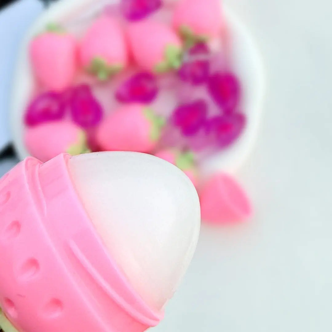 Strawberry Lip Gloss Keychain Cute Fruit-Shaped Moisturizing Lip Gloss Charm