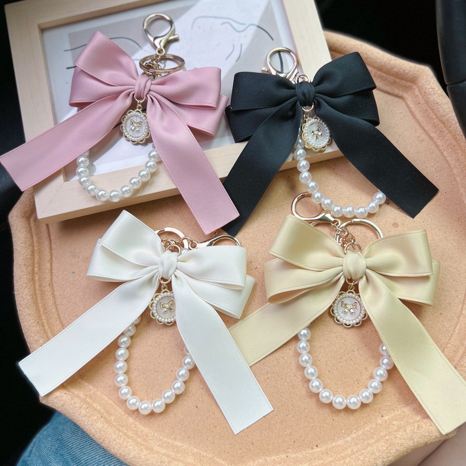 Creative Bow & Pearl Chain Keychain  Elegant Ribbon Pendant for Bags, Car Keys & Accessories