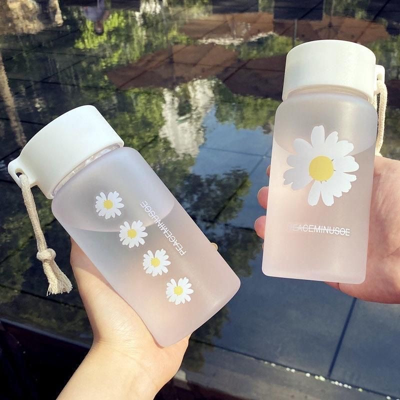 500ml Small Daisy Transparent Plastic Water Bottles Frosted Water Bottle With Portable Rope Travel Tea Cup