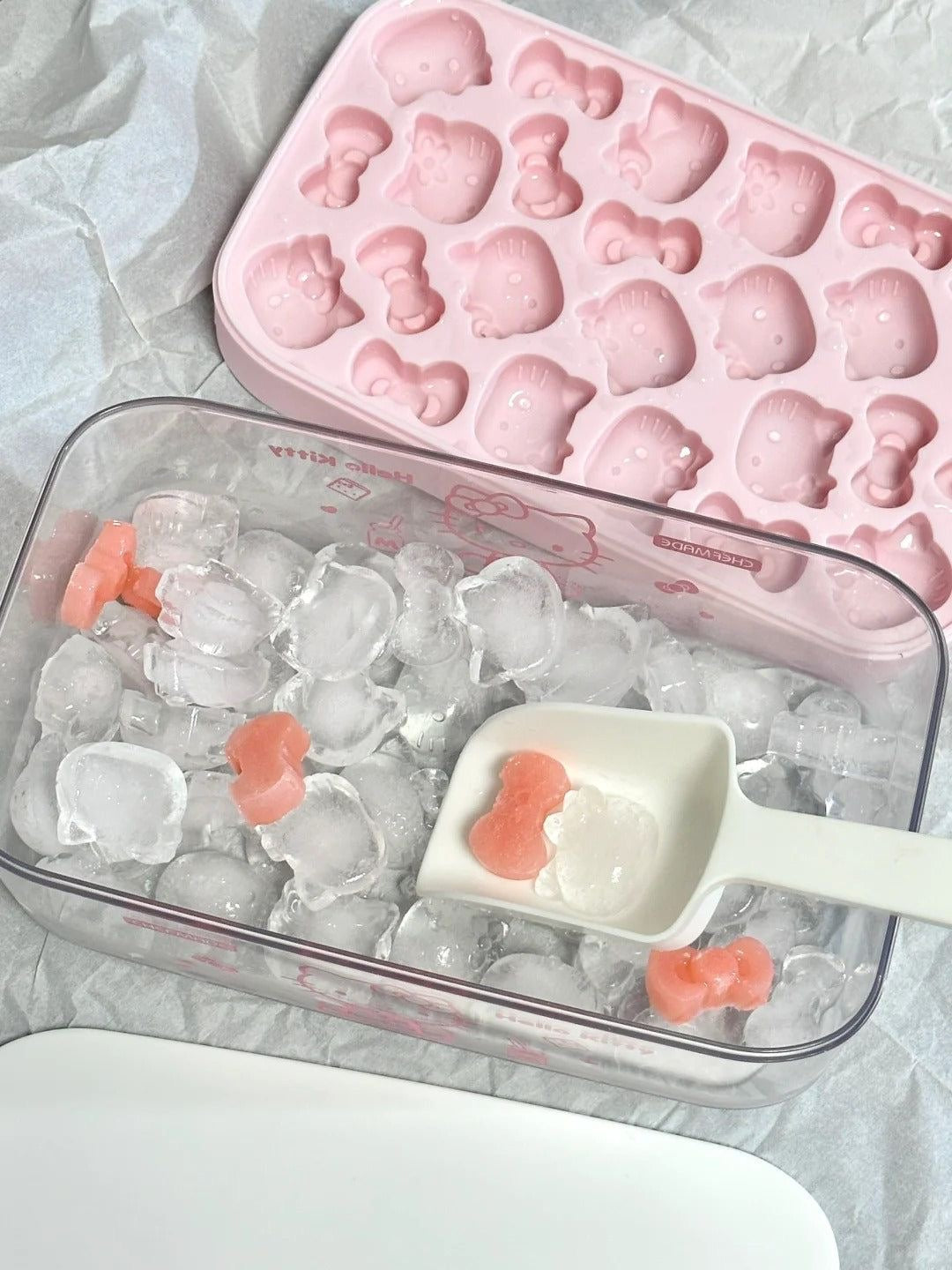 Hello Kitty & Bow Shaped Ice Cube Tray