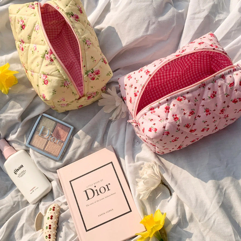 Cute Floral Makeup Organizer Storage Bag Large Quilted Cosmetic Organizer Case with Zipper Skincare Bag for Women and Girls