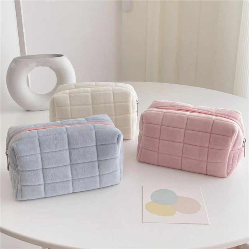 Soft Fur Large Makeup Bag Sweet Plush Zipper Organizer Handbag Pouch Multifunctional Traveling Cosmetic Washing Storage Bag