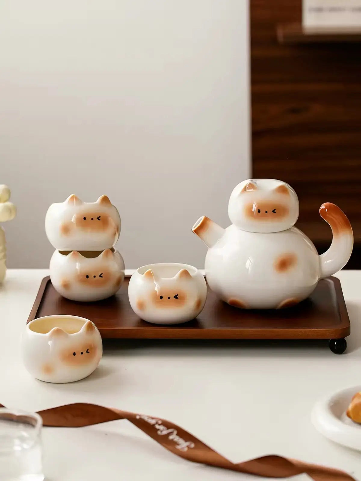 Cute Chubby Cat Ceramic Tea Set with Teapot & 4 Cups Gift Set