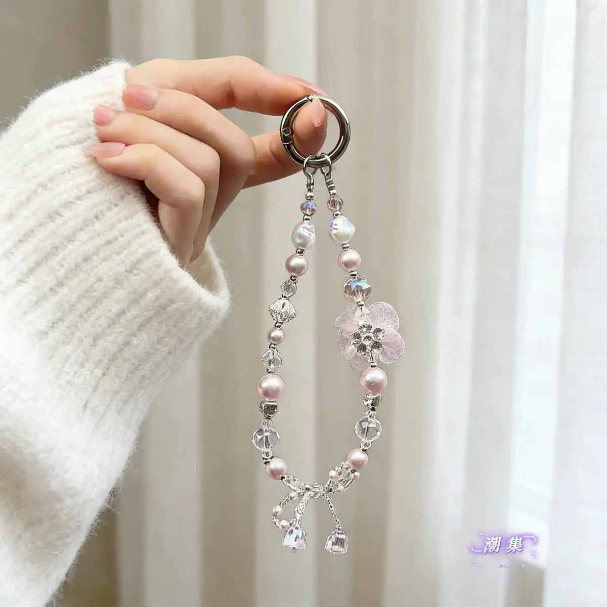 Elegant Floral Pearl Crystal Beaded Keychain