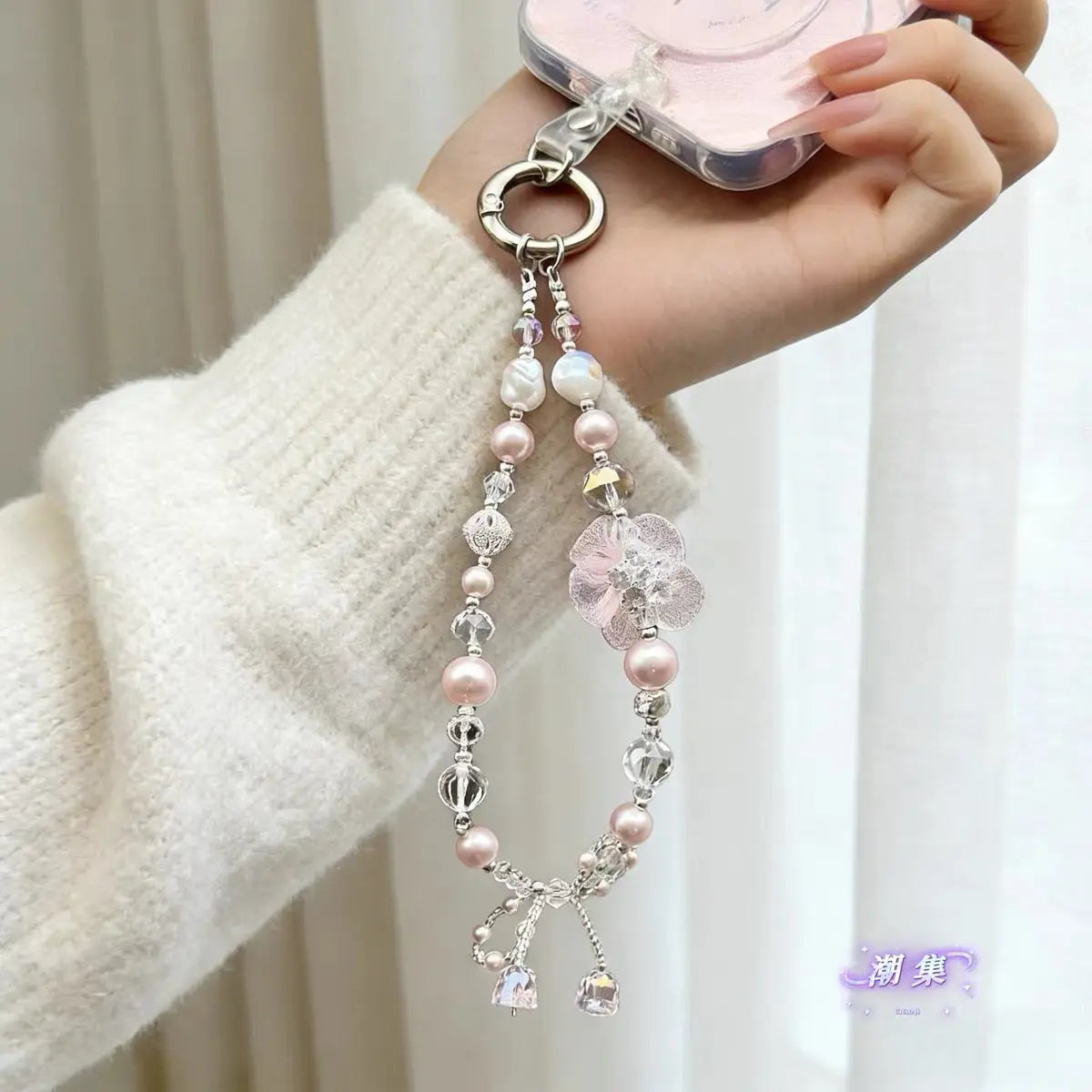 Elegant Floral Pearl Crystal Beaded Keychain