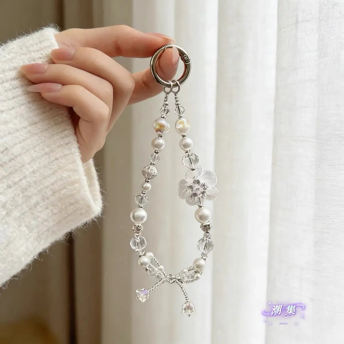 Elegant Floral Pearl Crystal Beaded Keychain