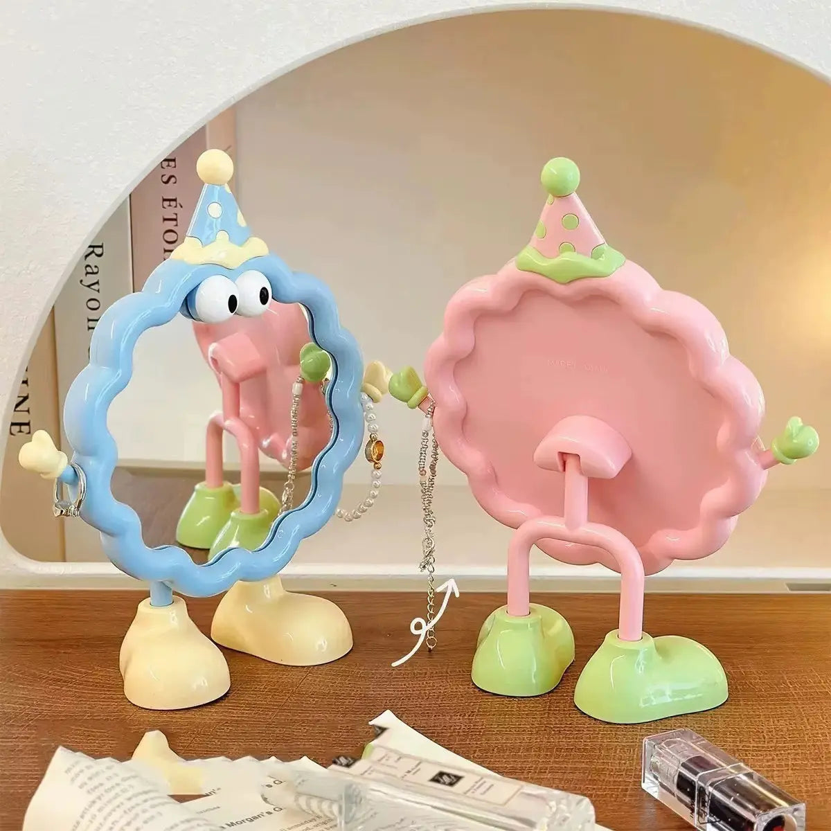 Cute Cartoon Wavy Table Mirror Standing Makeup Mirror