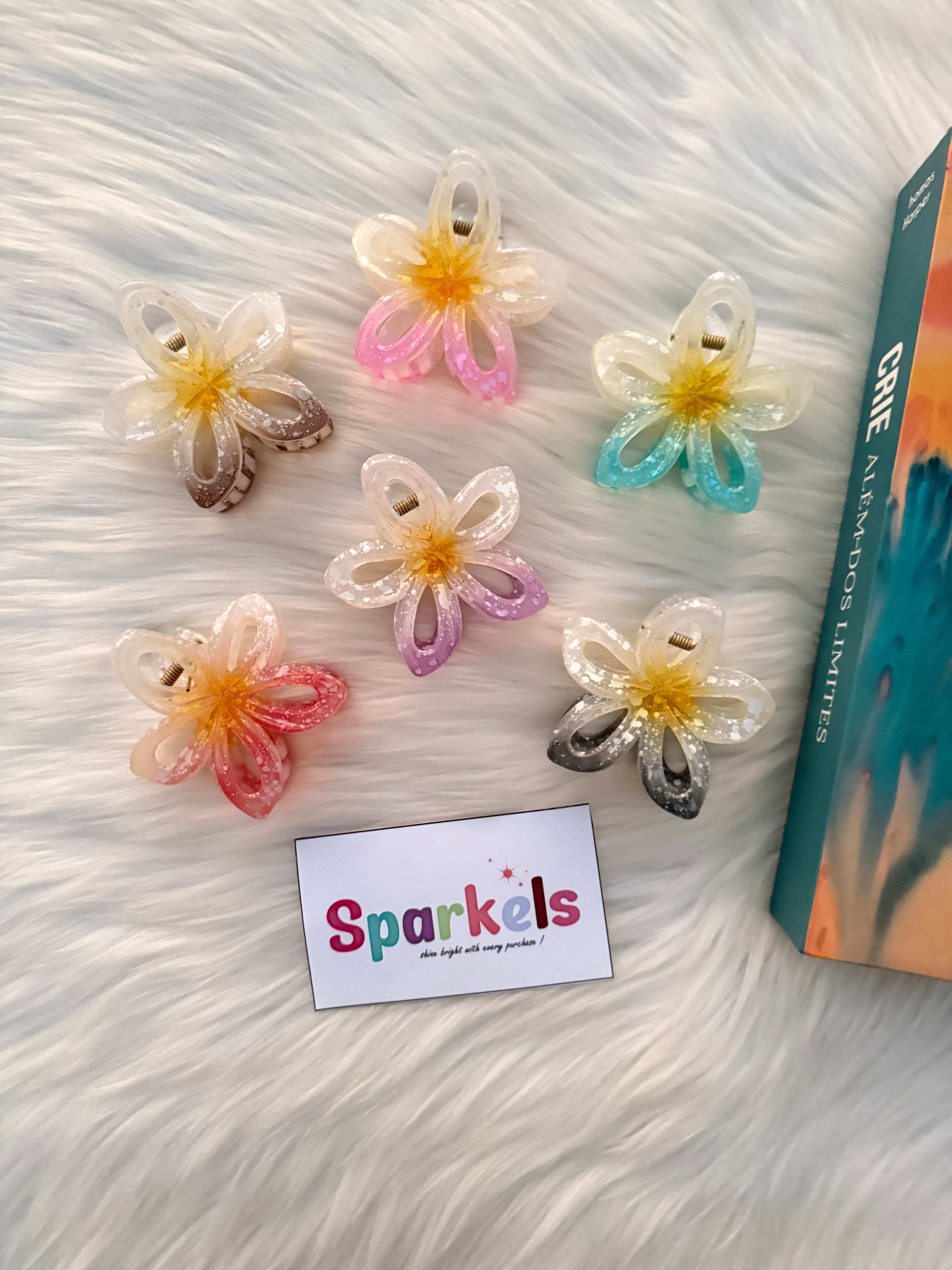 Pack of 6 Glitter Petal Flower Claw Catchers