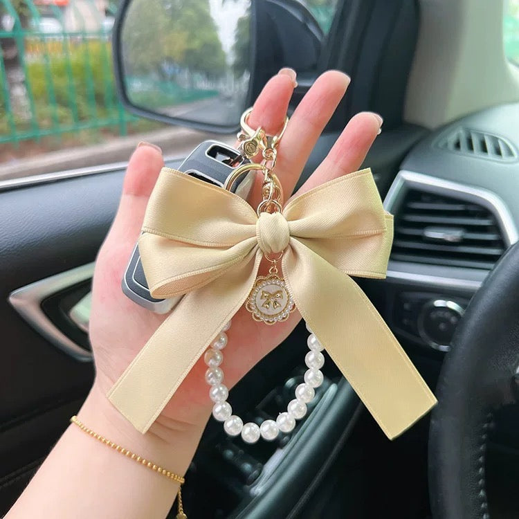 Creative Bow & Pearl Chain Keychain  Elegant Ribbon Pendant for Bags, Car Keys & Accessories